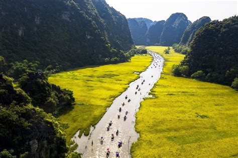 Ninh Binh Tam Coc: A Heavenly Playground for Kayak Enthusiasts and Photography Buffs!